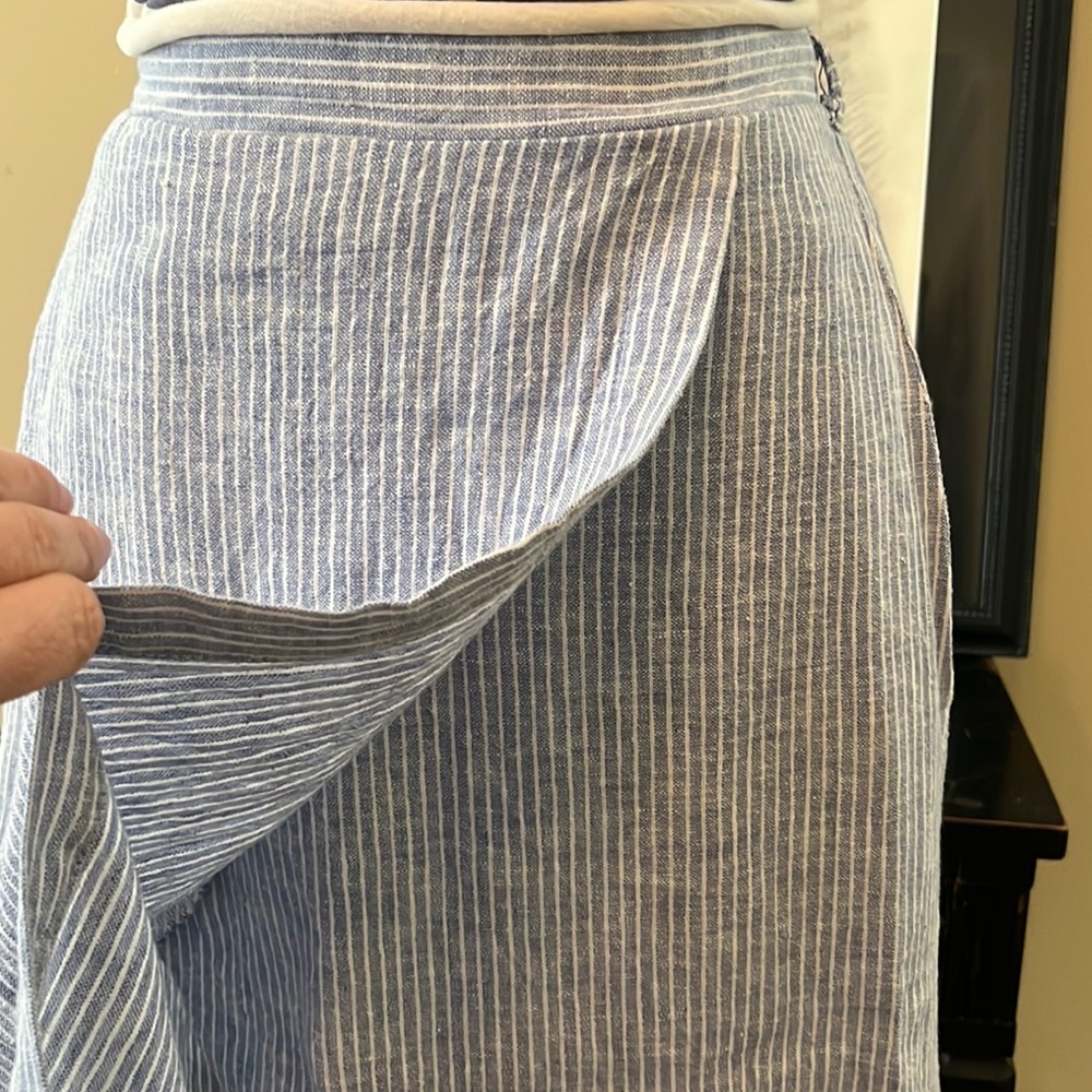 BCBGeneration XS blue & white A-line skirt. - Picture 2 of 5
